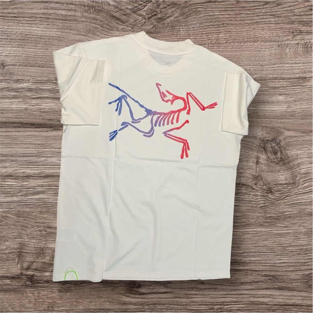 Arc'teryx Men's White Short Sleeve Logo T-Shirt - Picture 2 of 2